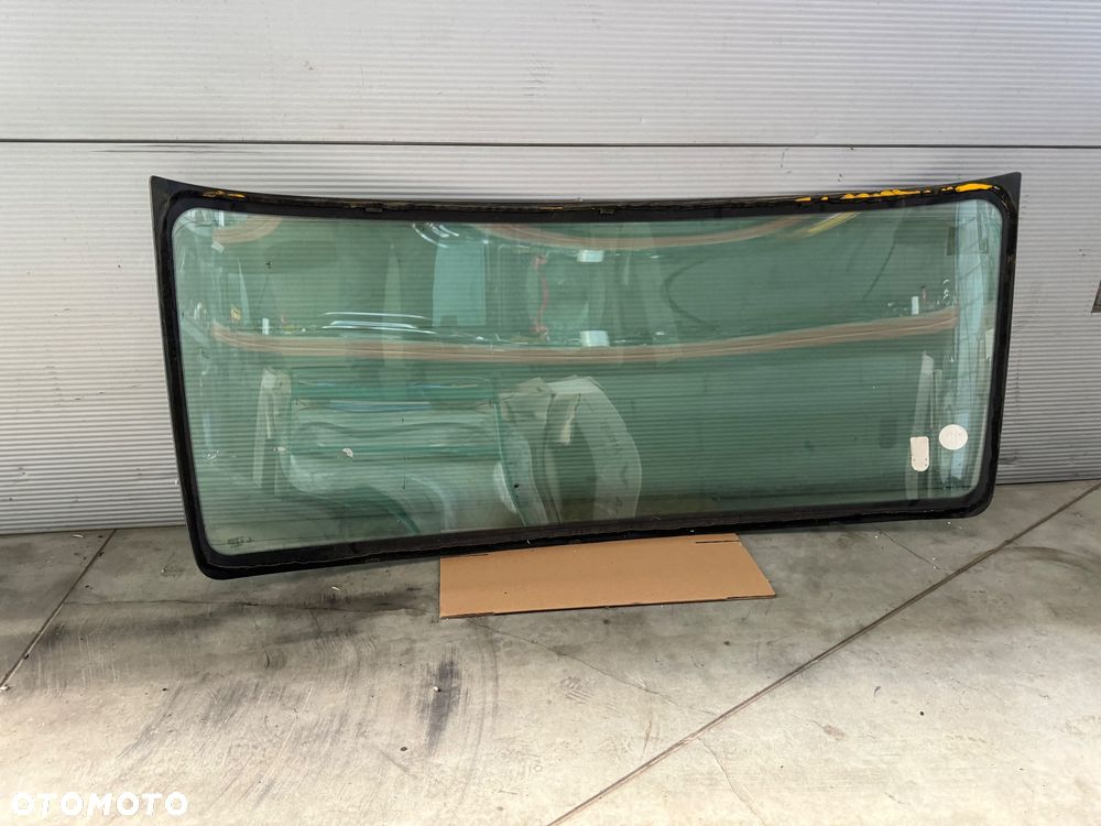 Szyba przednia, czołowa Mercedes Arocs - 1