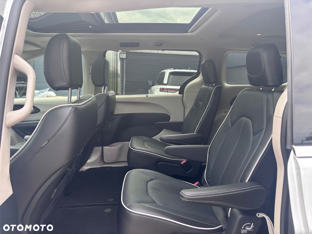 Chrysler Pacifica - 17