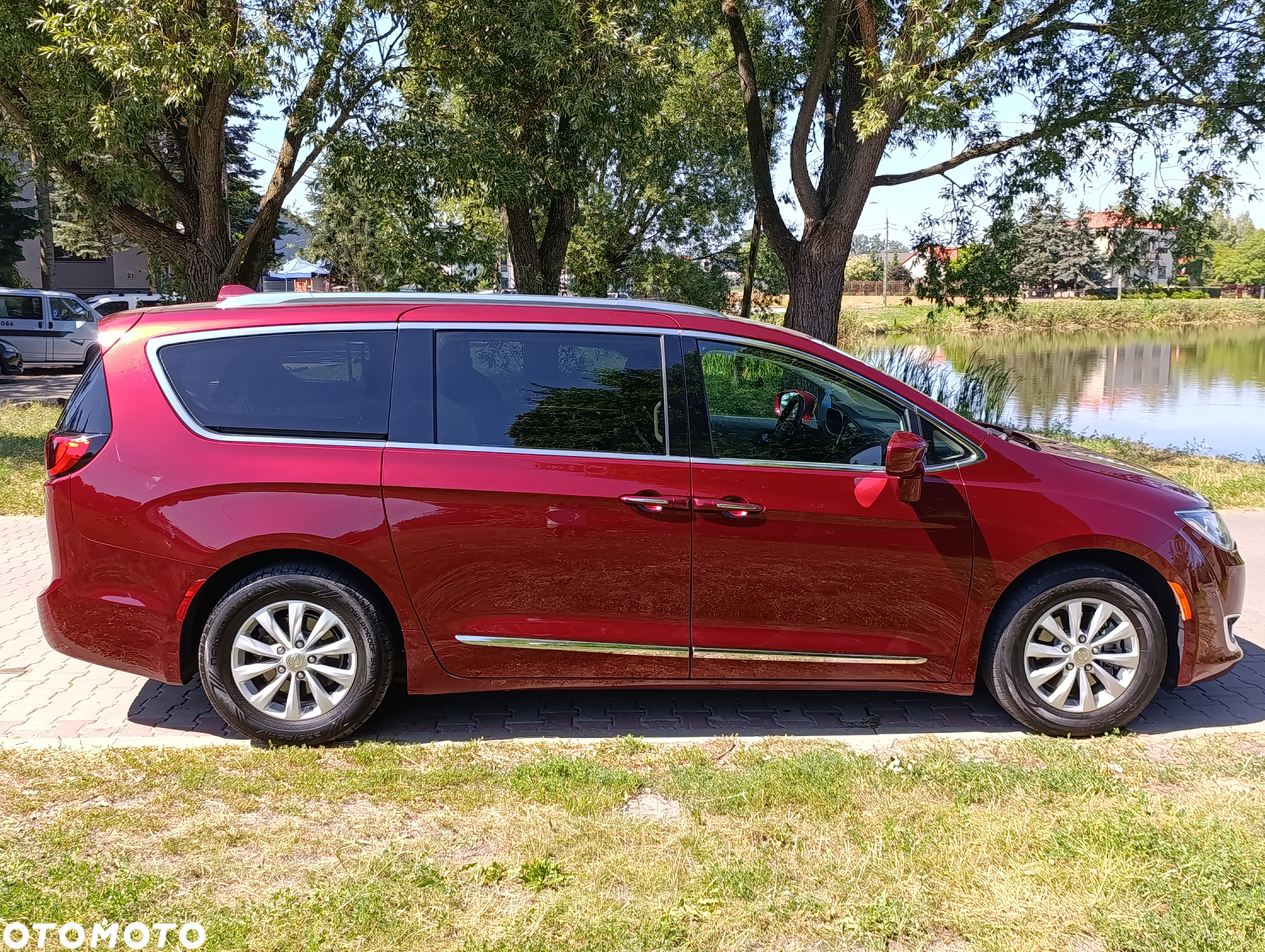 Chrysler Pacifica - 4