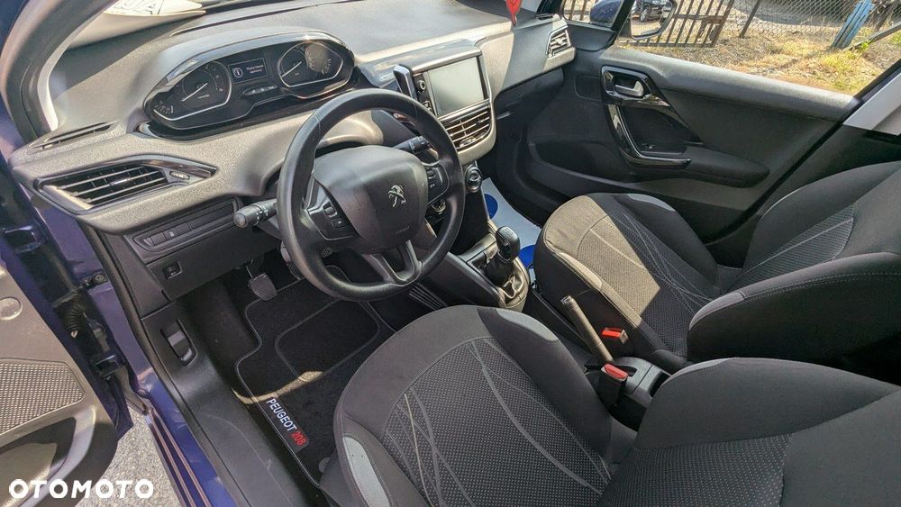 Peugeot 208 - 13