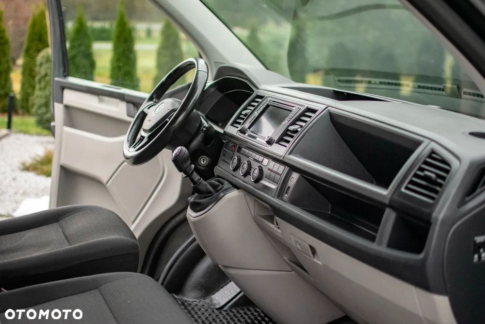 Volkswagen Caravelle - 35