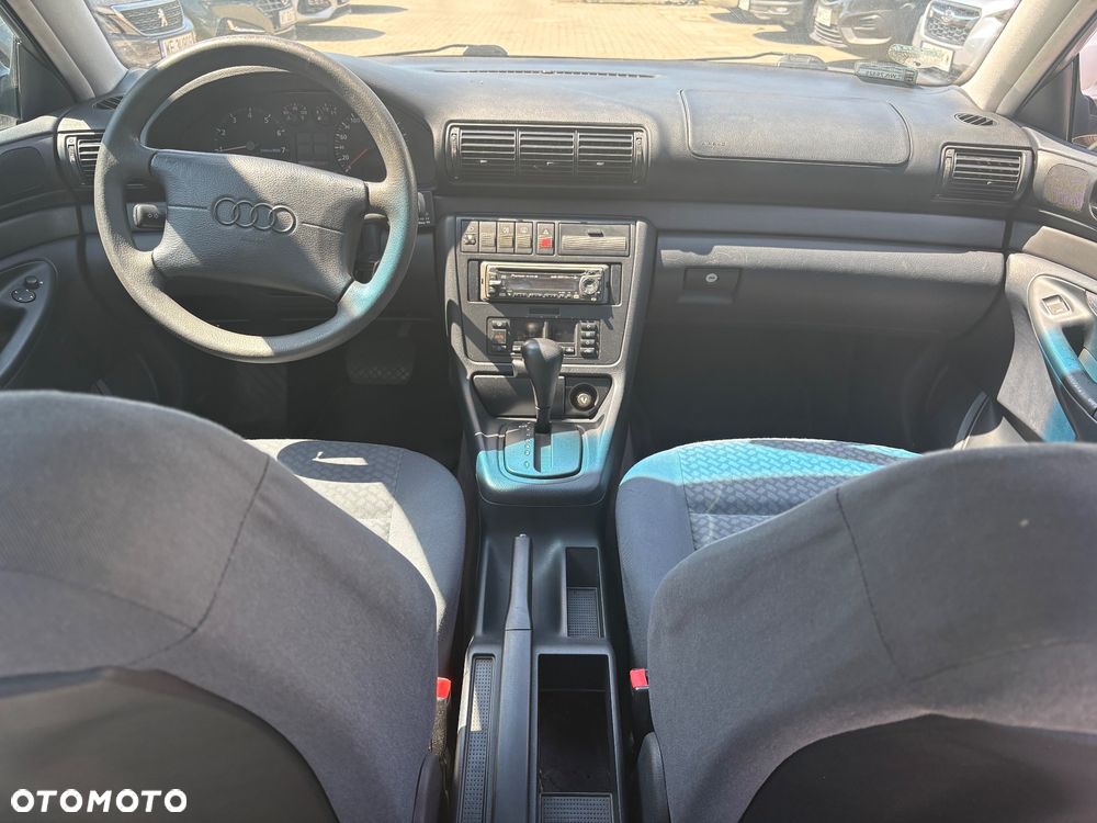 Audi A4 Limousine - 11