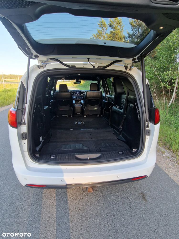 Chrysler Pacifica - 12