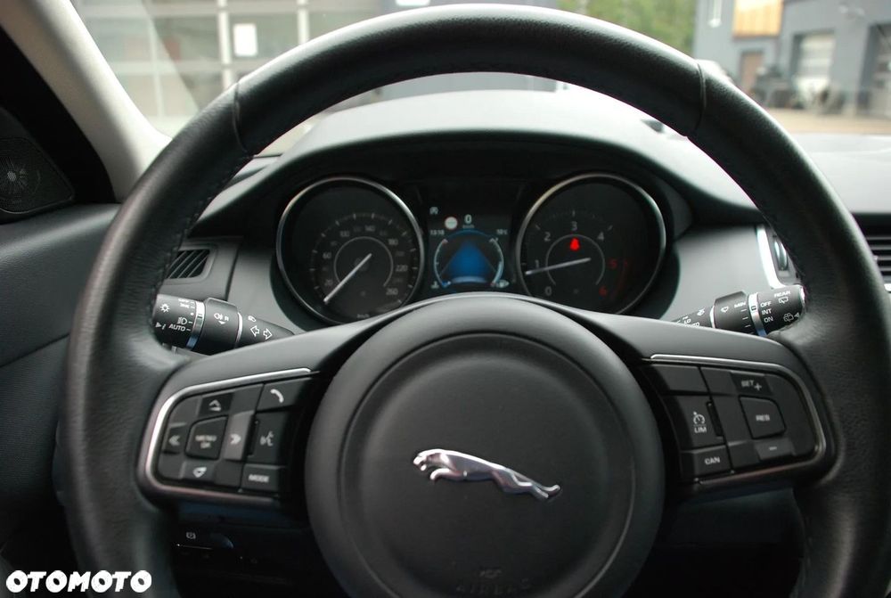 Jaguar E-Pace 2.0 i4D FWD R-Dynamic S - 16