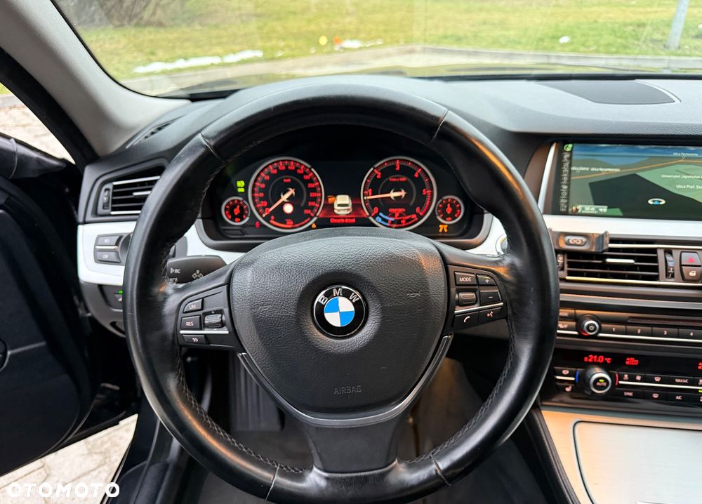 BMW Seria 5 525d Luxury Line - 24