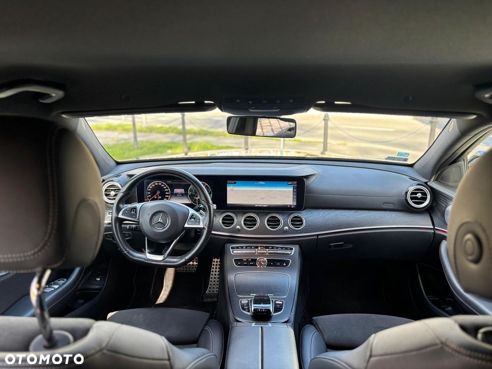 Mercedes-Benz Klasa E 220 d 4-Matic 9G-TRONIC - 22