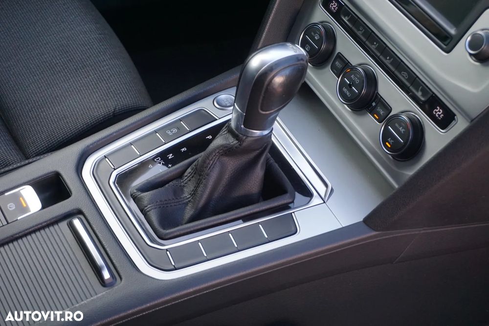 Volkswagen Passat 2.0 TDI DSG (BlueMotion Technology) Comfortline - 19