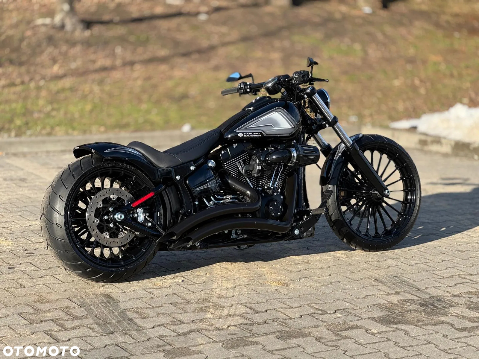 Harley-Davidson Softail Breakout - 16