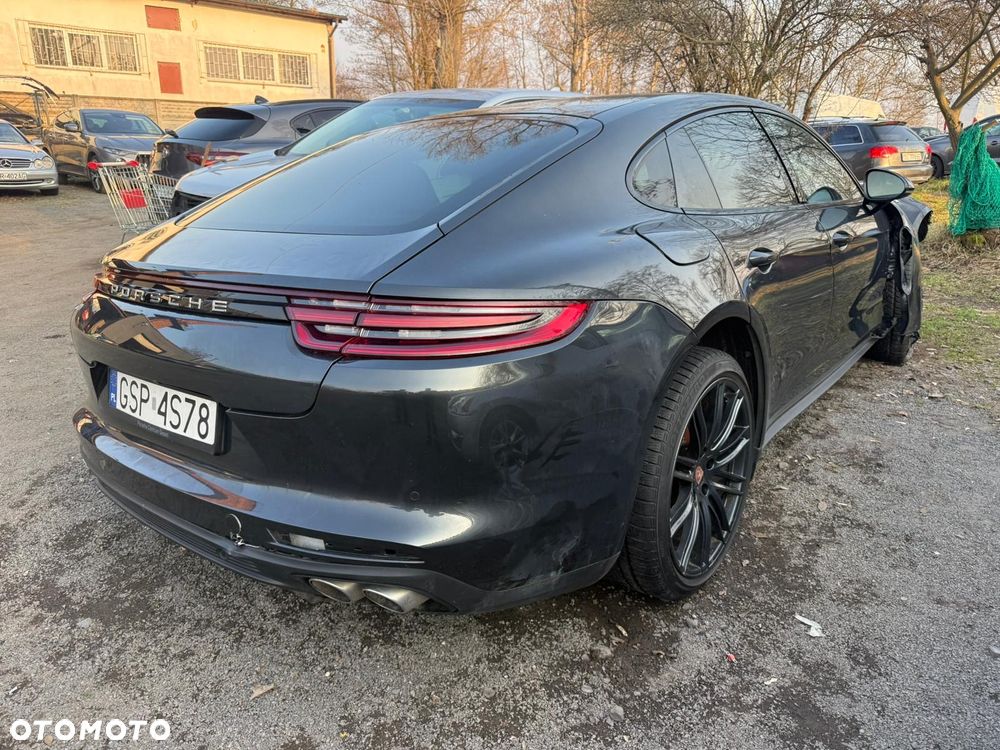 Porsche Panamera - 1