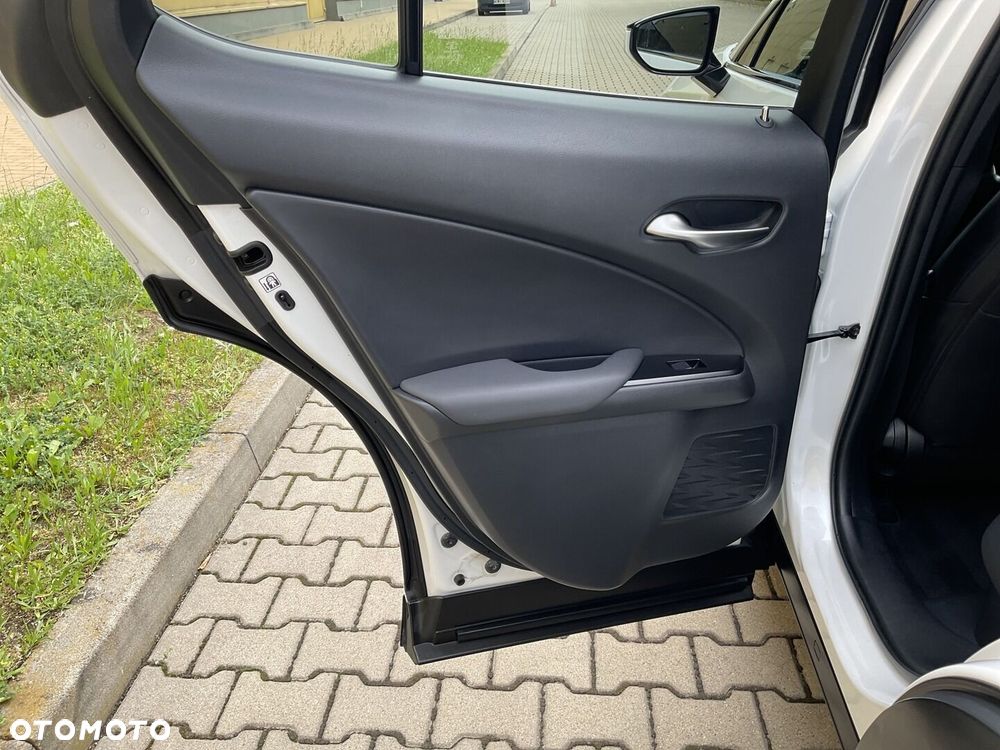 Lexus UX - 15