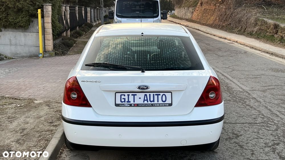 Ford Mondeo 2.5 V6 Ghia - 17