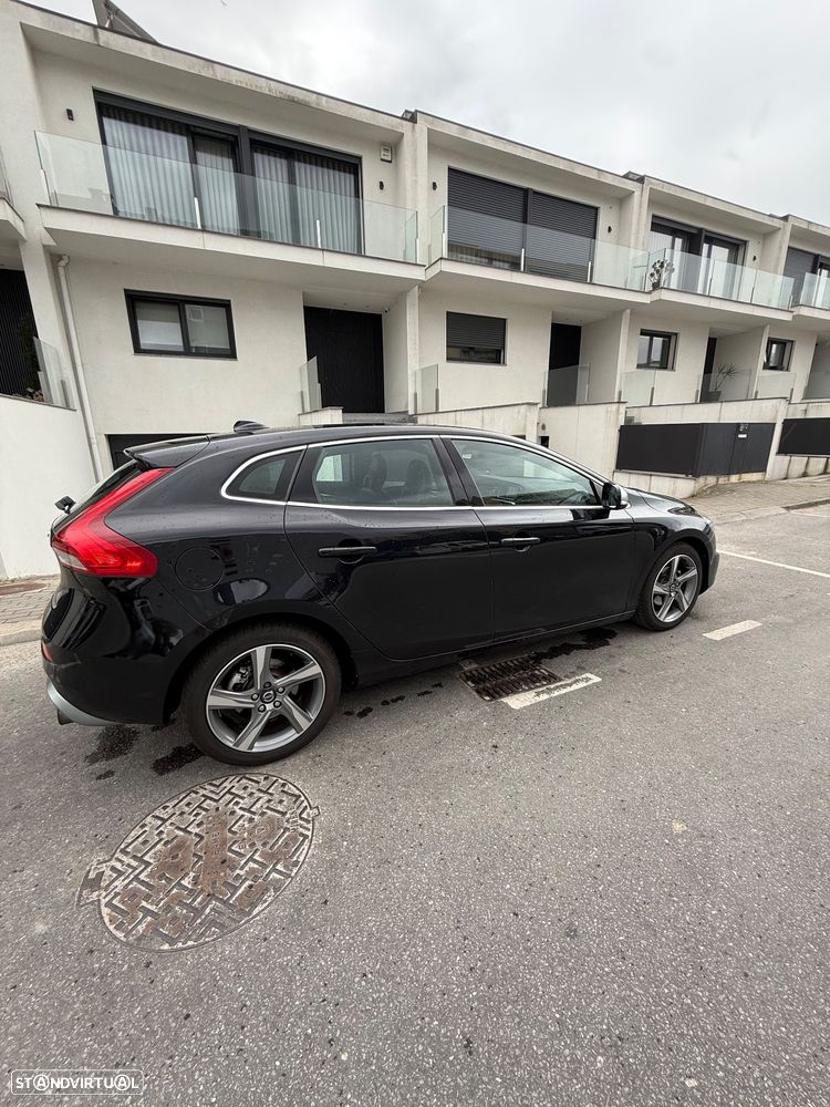 Volvo V40 D2 R Design - 1