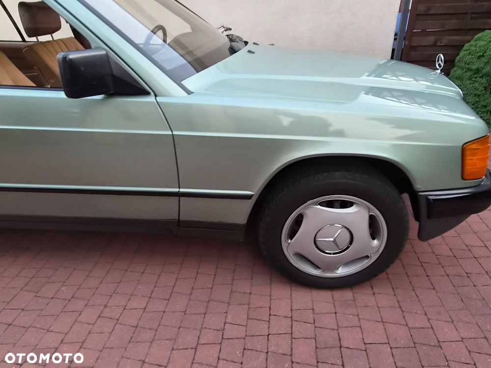 Mercedes-Benz W201 (190) - 11