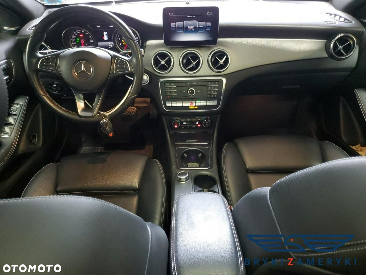 Mercedes-Benz GLA - 9