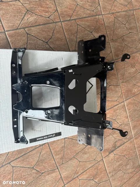 Wspornik owiewki radia nawigacji HARLEY FLTR 14- - 3