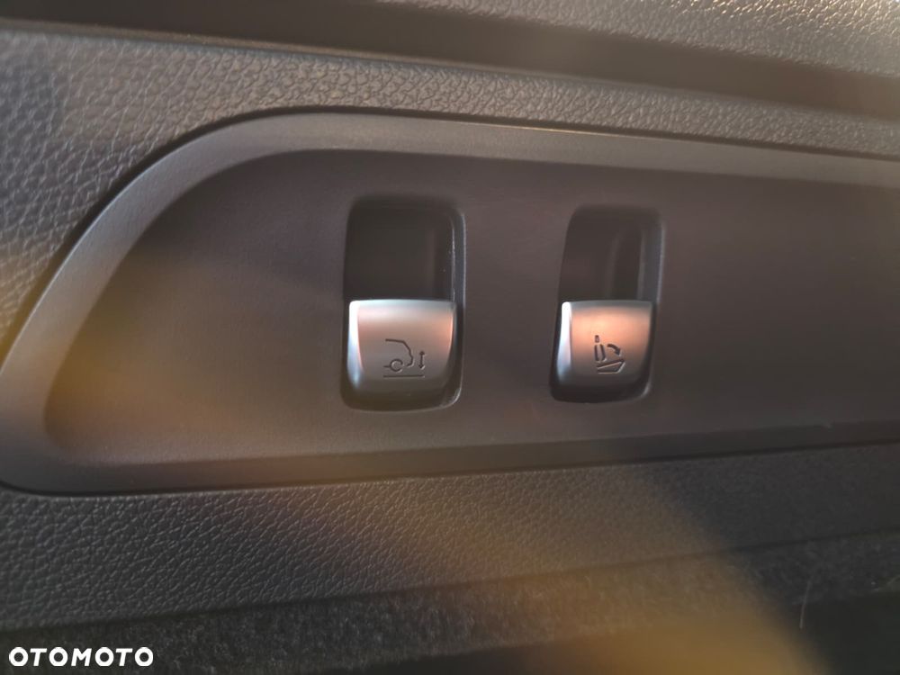 Mercedes-Benz GLC - 39