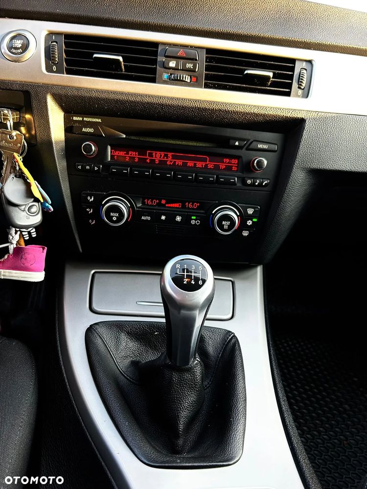 BMW Seria 3 318i - 12