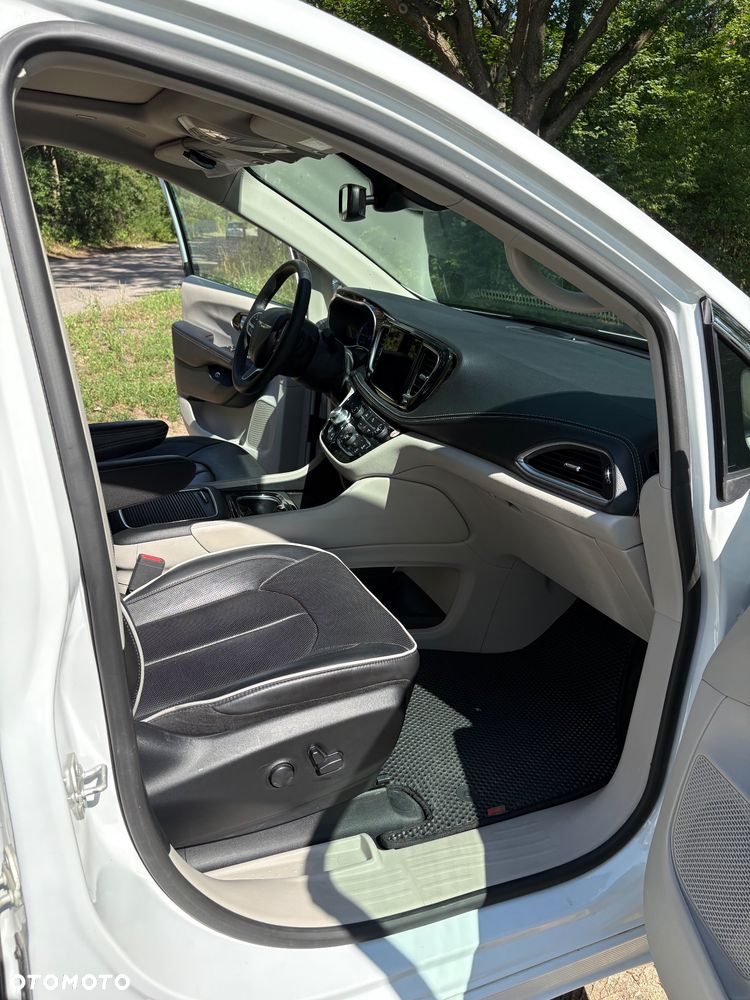Chrysler Pacifica - 28