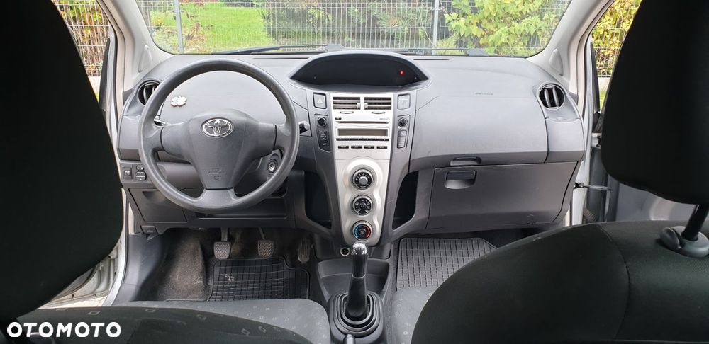 Toyota Yaris 2007 photo 4