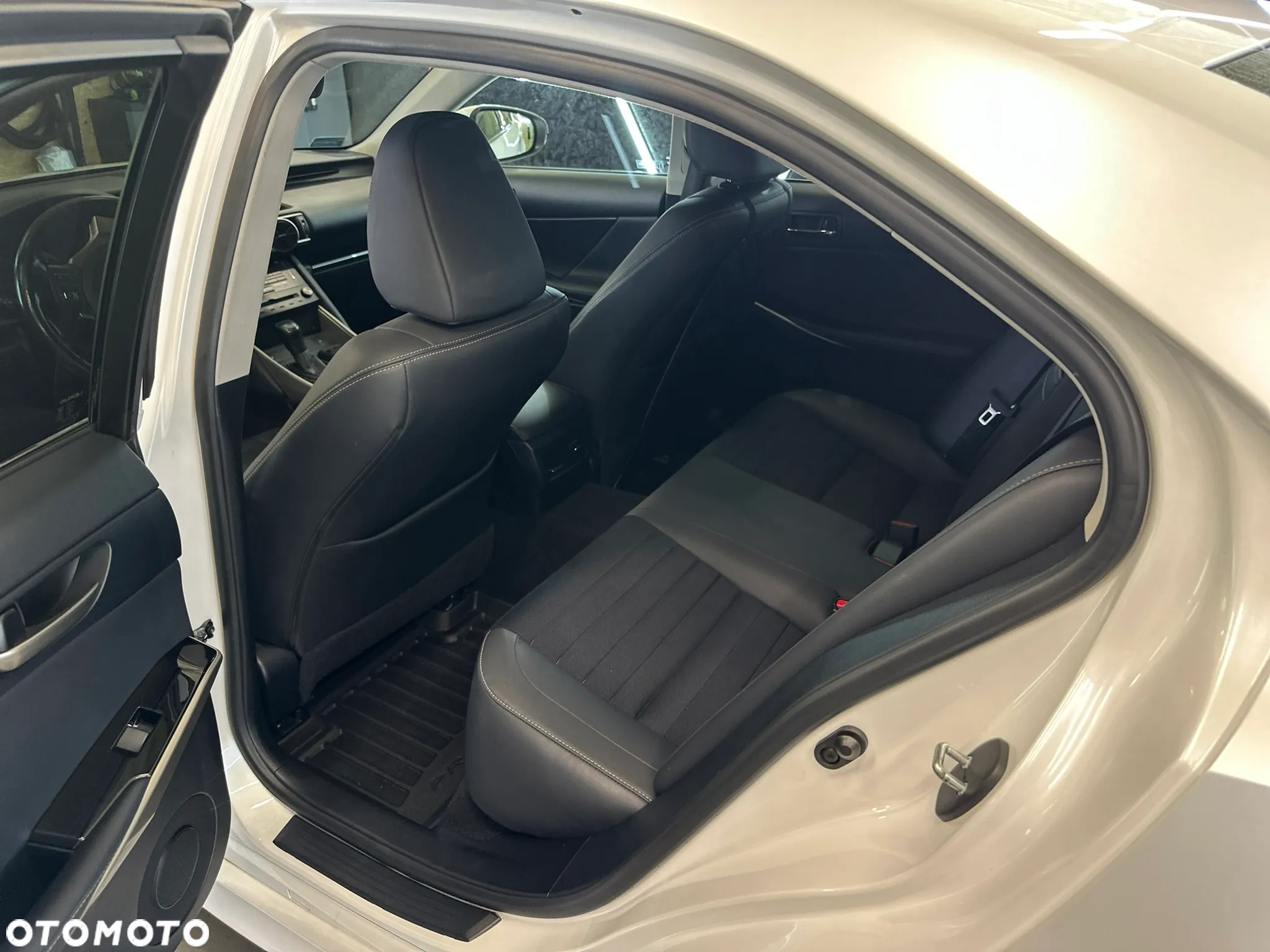 Lexus IS 200t / 300 Elegance - 22