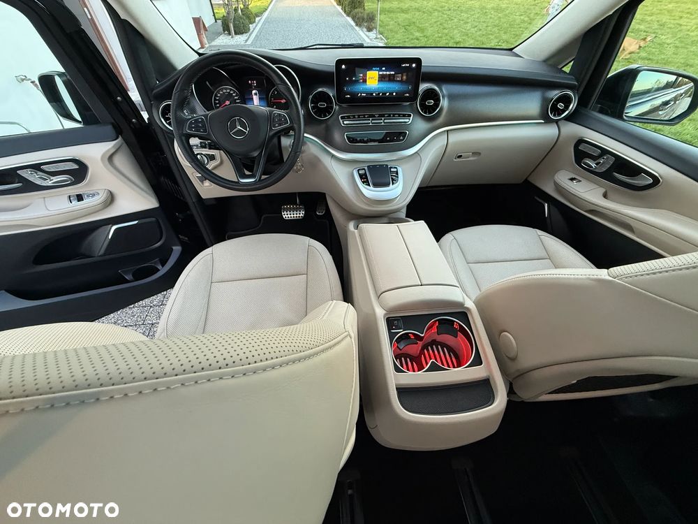 Mercedes-Benz Klasa V 300 d 4-Matic Exclusive 9G-Tronic (d³ugi) - 22