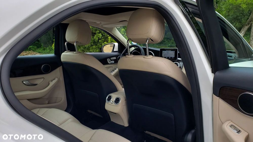 Mercedes-Benz Klasa C 300 9G-TRONIC AMG Line - 23