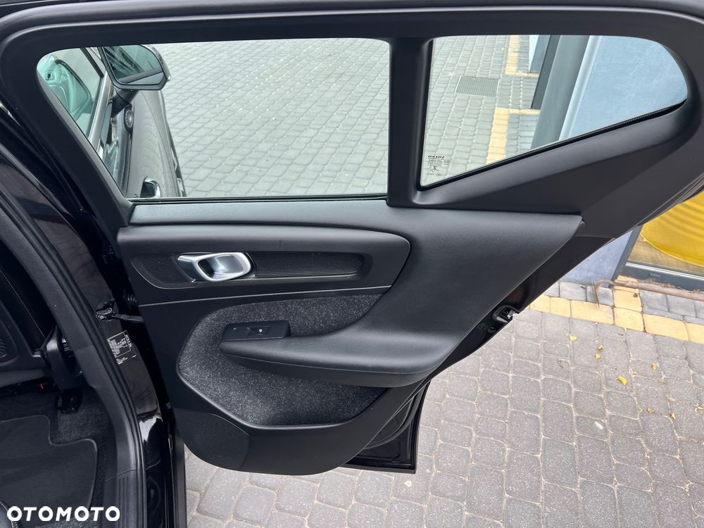 Volvo XC 40 D3 AWD R-Desgin - 25