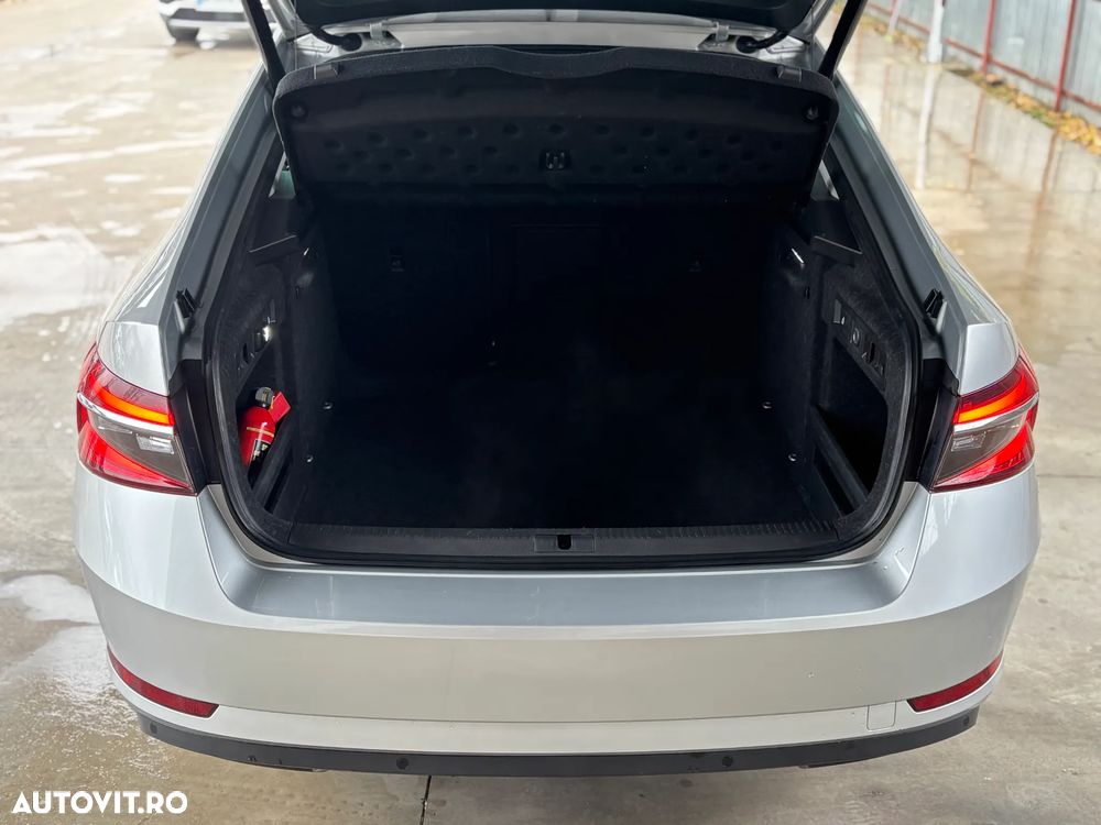 Skoda Superb 2.0 TDI DSG Style - 9