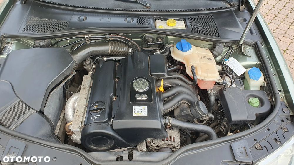 Volkswagen Passat 1.6 Comfortline - 19