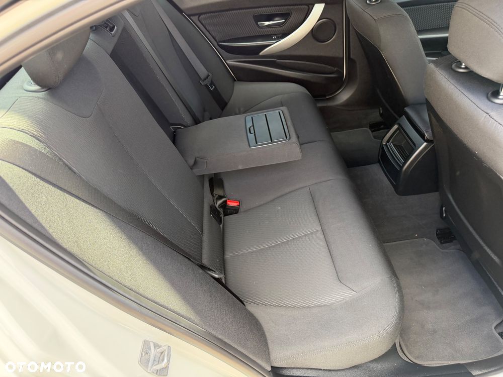 BMW Seria 3 318i Advantage - 31