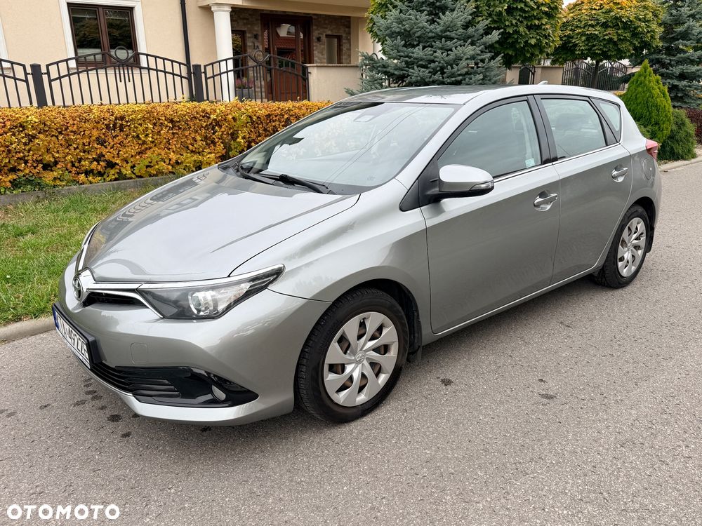 Toyota Auris 2017 photo 2