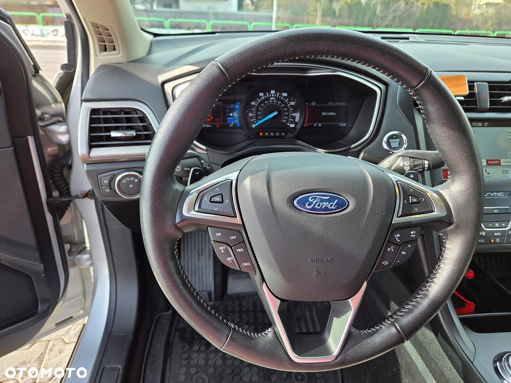 Ford Fusion - 24