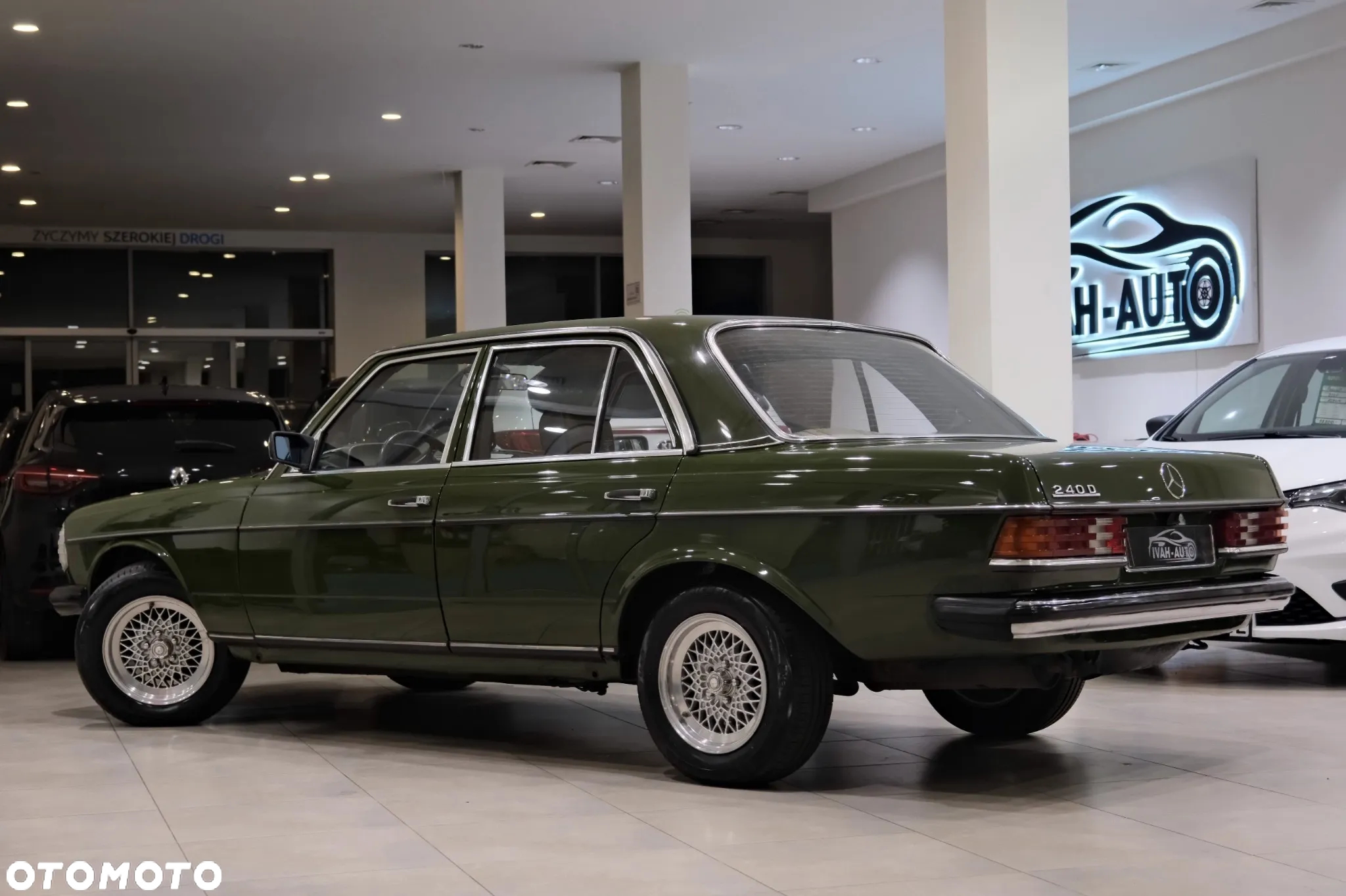Mercedes-Benz W123 - 12