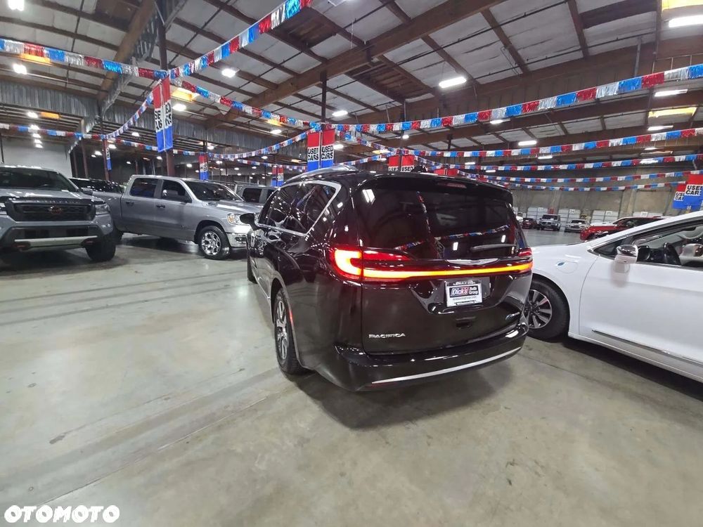 Chrysler Pacifica - 3
