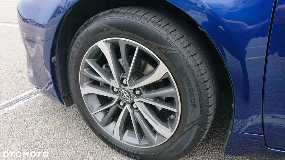 Toyota Avensis 1.8 Premium - 8