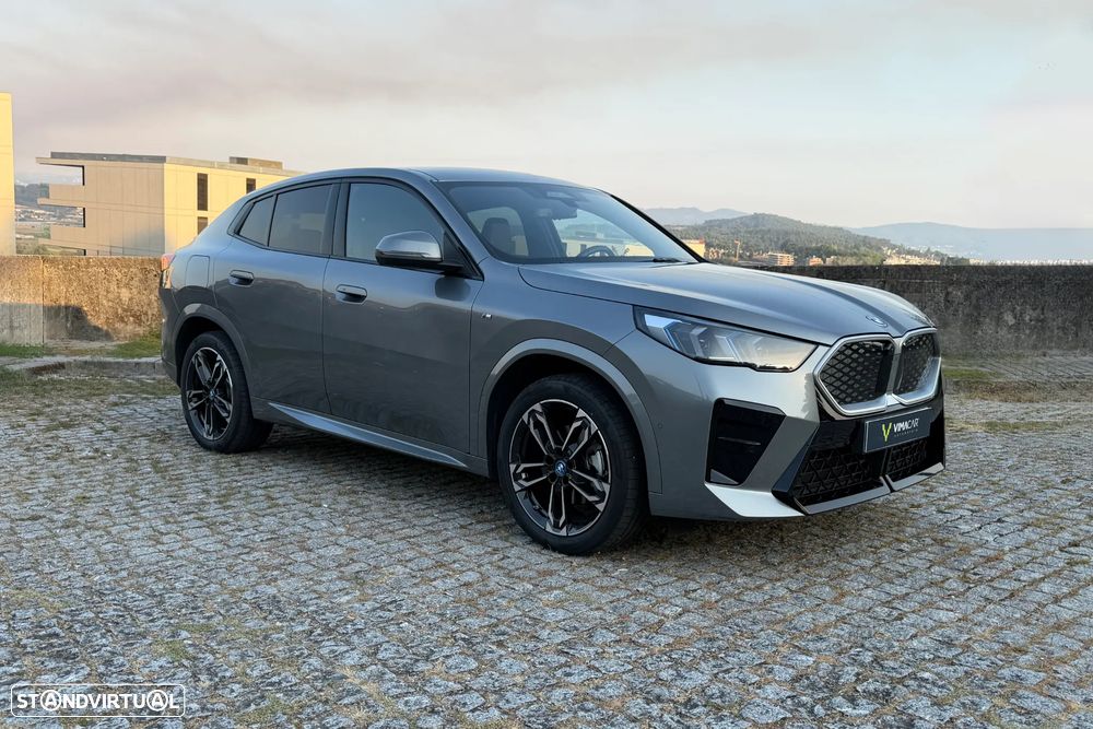 BMW iX2 eDrive20 Pack Desportivo M - 6