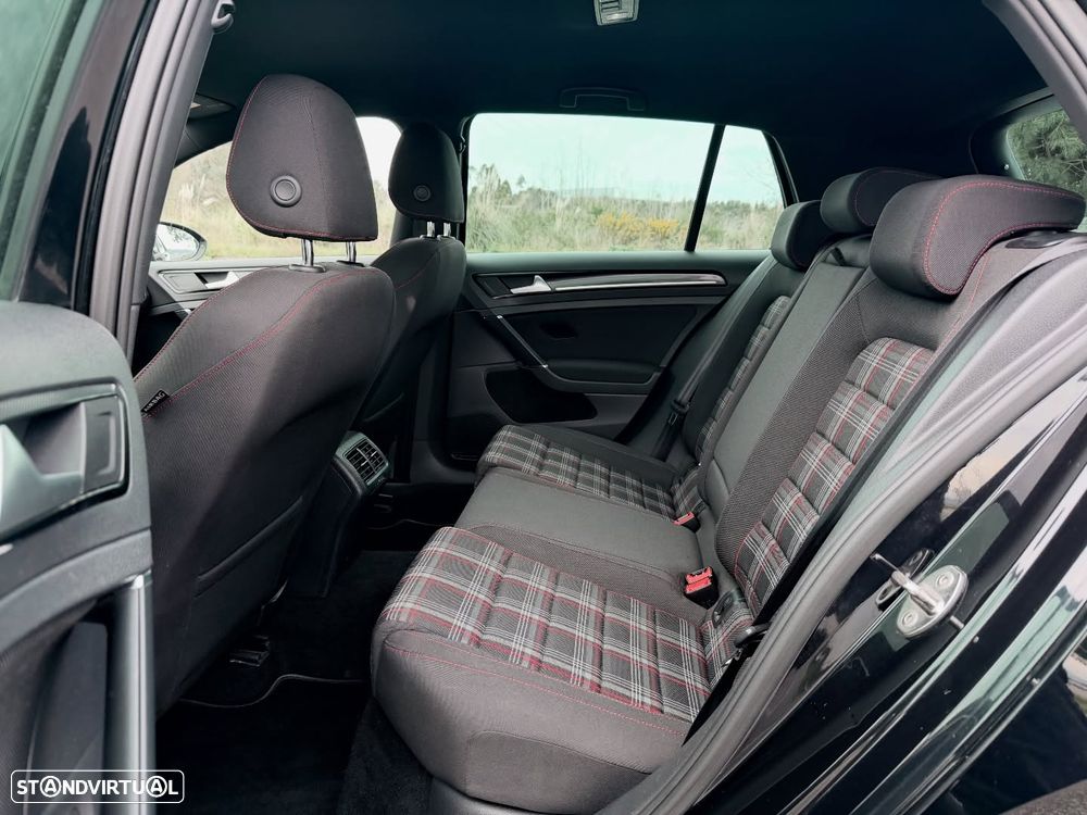 VW Golf GTI BlueMotion - 14