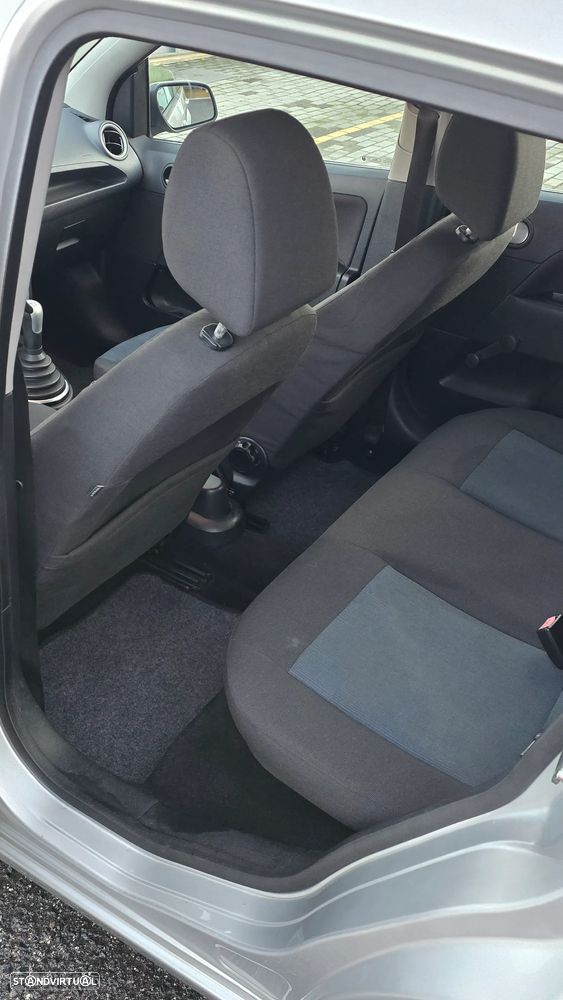 Ford Fiesta 1.25 Ghia - 9