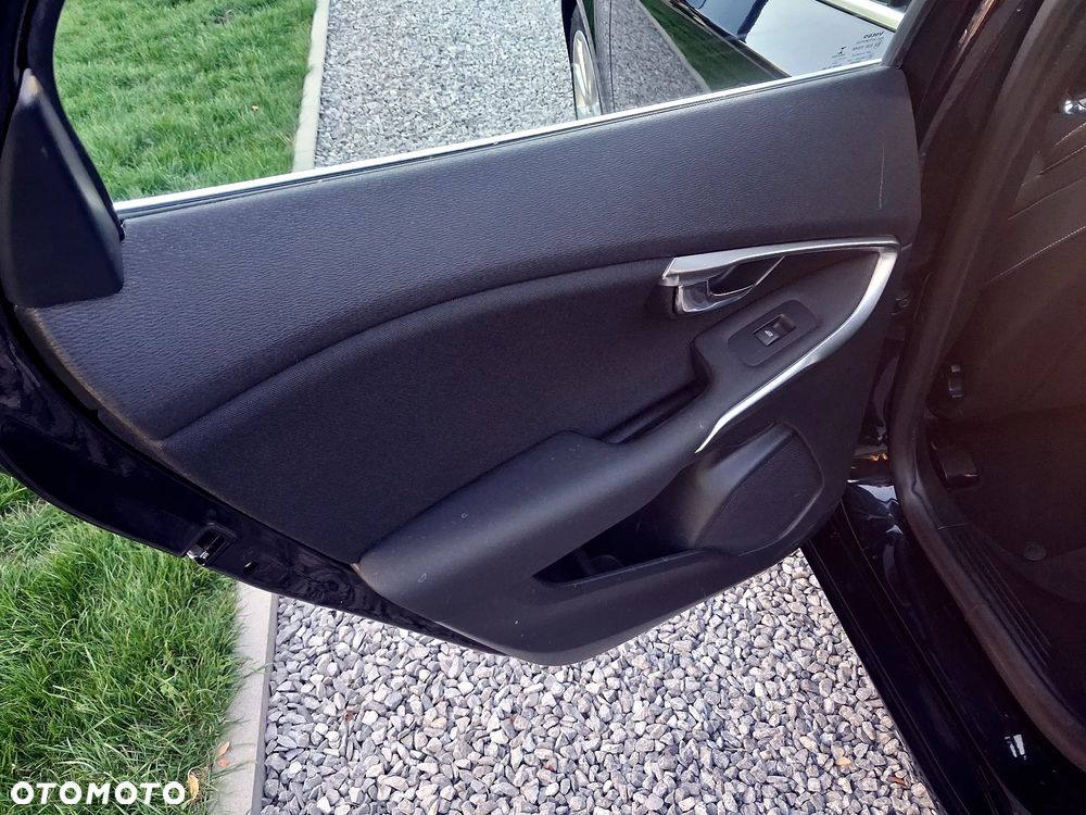 Volvo V40 D2 Momentum - 23