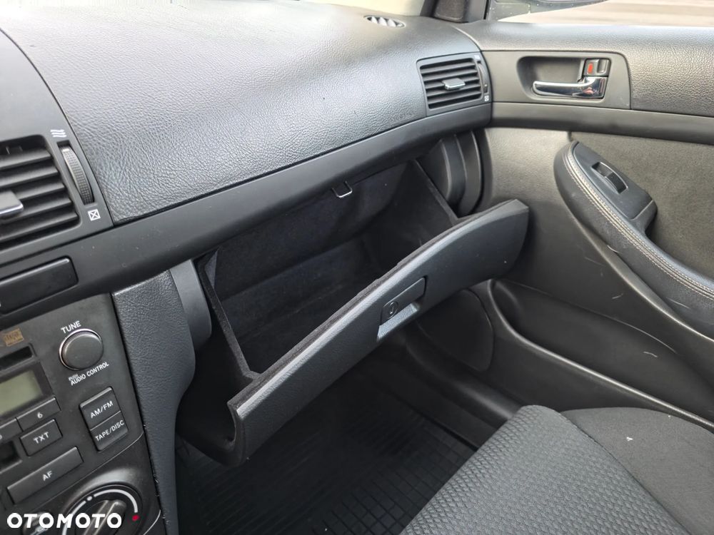Toyota Avensis 2.0 D-4D Sol - 10