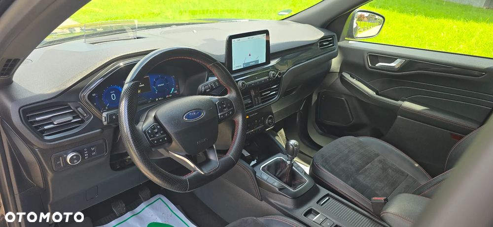 Ford Kuga 2.0 TDCi 2x4 ST-Line - 33