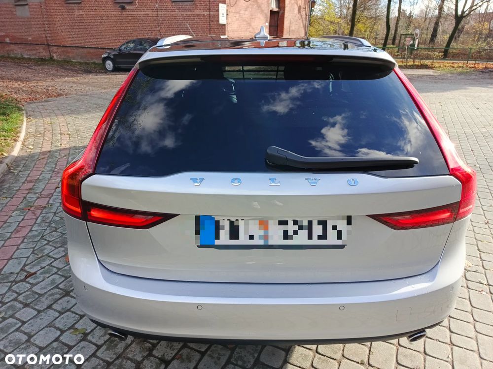 Volvo V90 D5 AWD Momentum - 37