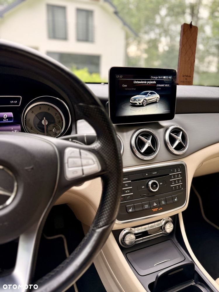 Mercedes-Benz CLA 250 7G-DCT Urban - 19