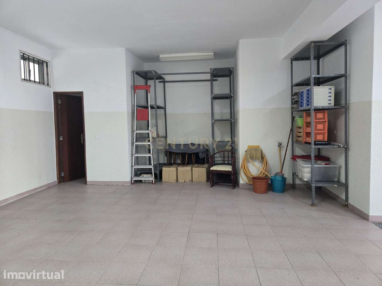 Garagem com 90m2 no centro de Almada - Grande imagem: 4/12