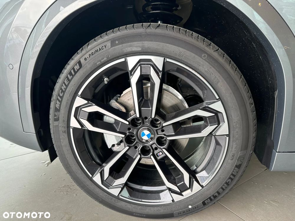 BMW iX2 eDrive20 66.5kWh M Sport Edition - 11