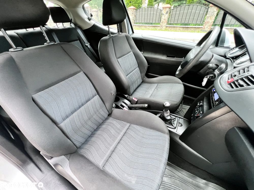 Peugeot 207 - 12