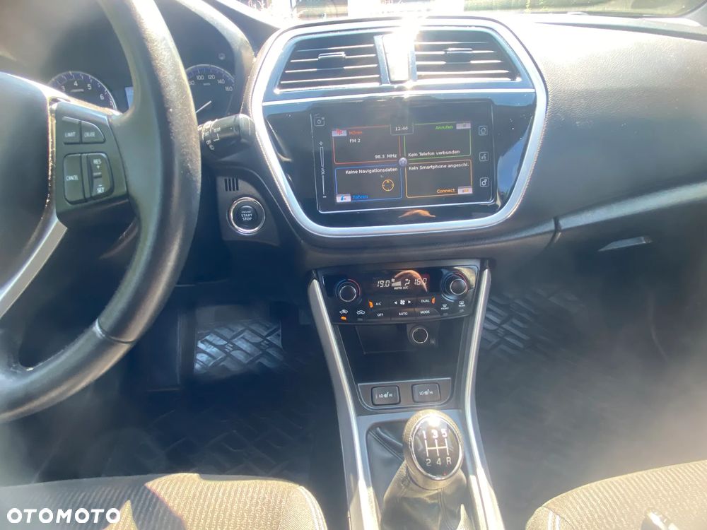 Suzuki SX4 S-Cross 1.0 T Premium 4WD - 23