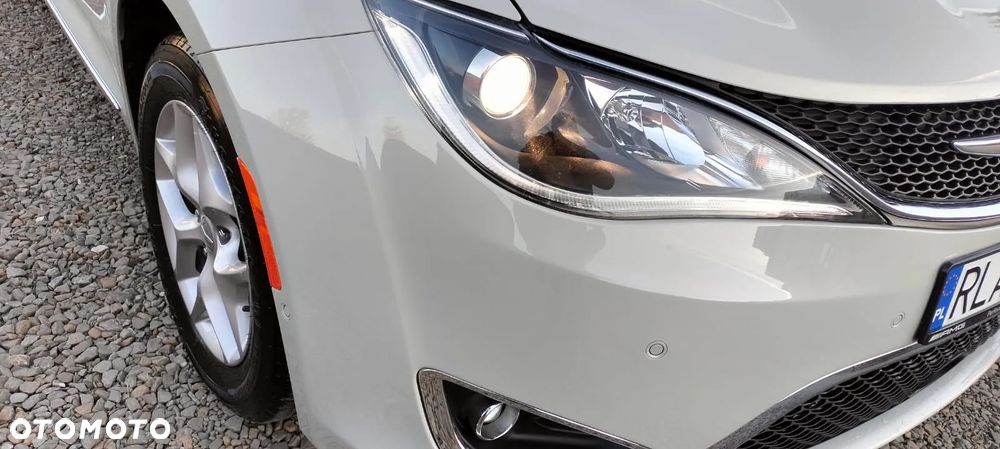 Chrysler Pacifica - 4
