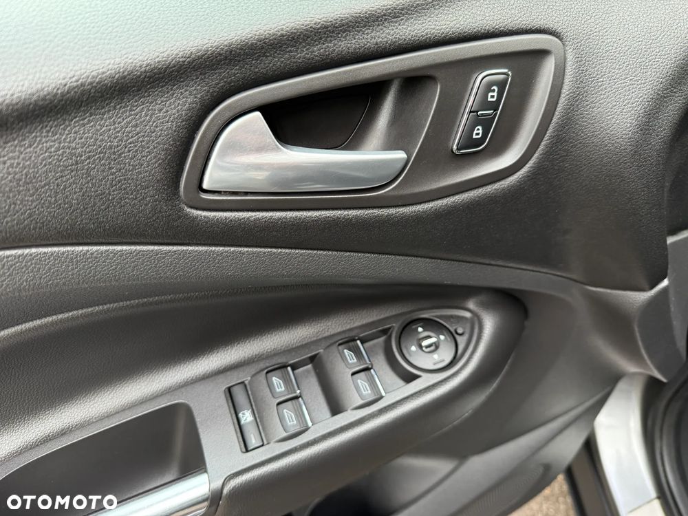 Ford Kuga 2.0 TDCi 2x4 Titanium - 16