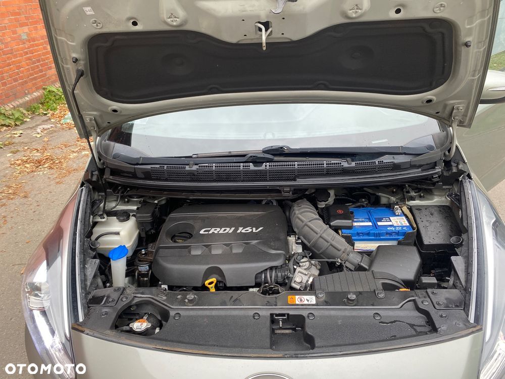 Kia Carens 1.7 CRDi M 7os EU6 - 22